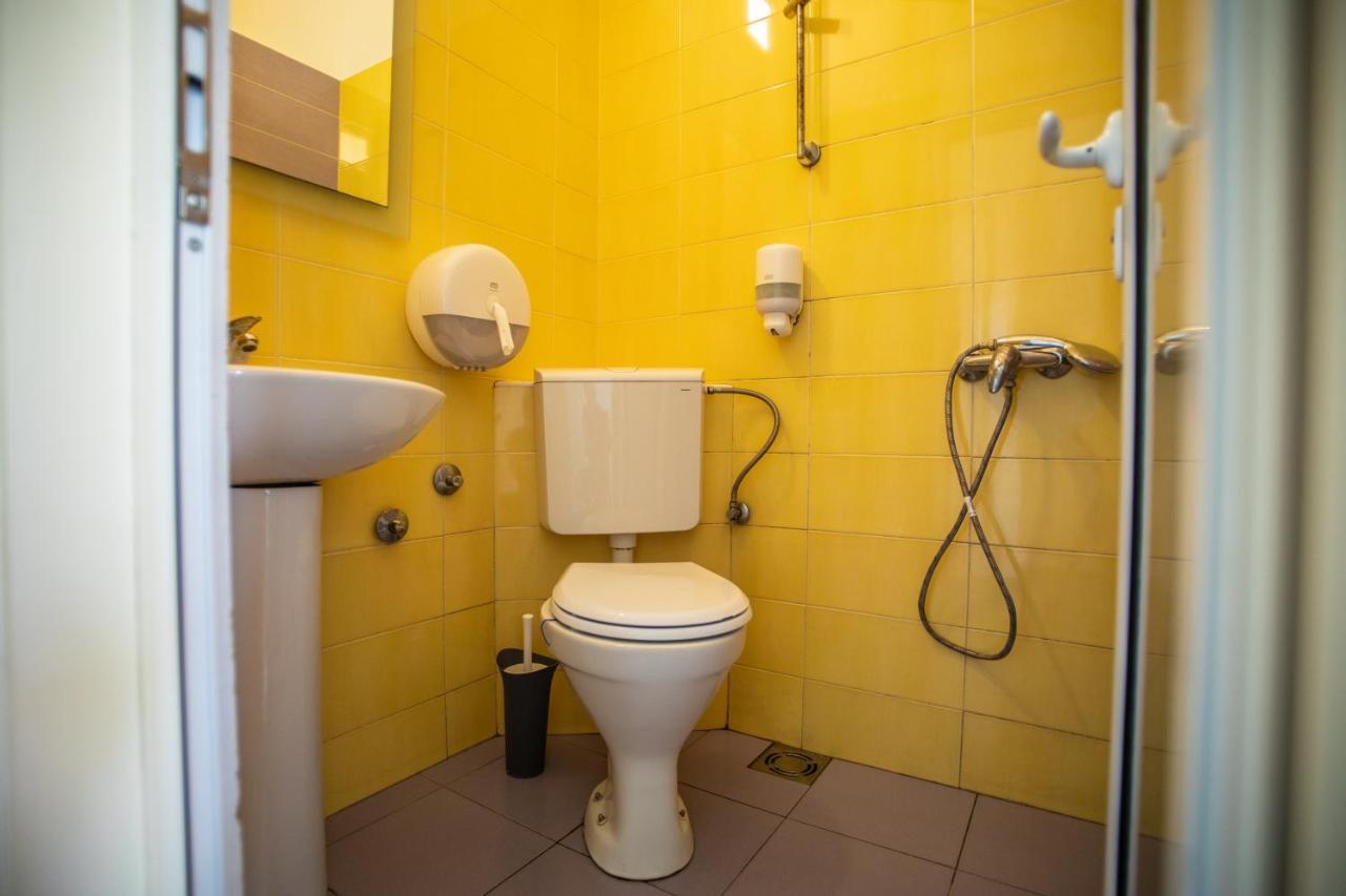 All In Hostel Belgrade Exterior photo